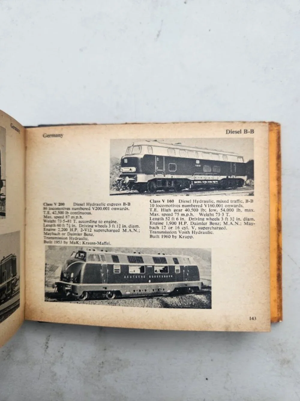 The Dumpy Pocket Book of Locomotives Trains British and European Train Book Hard